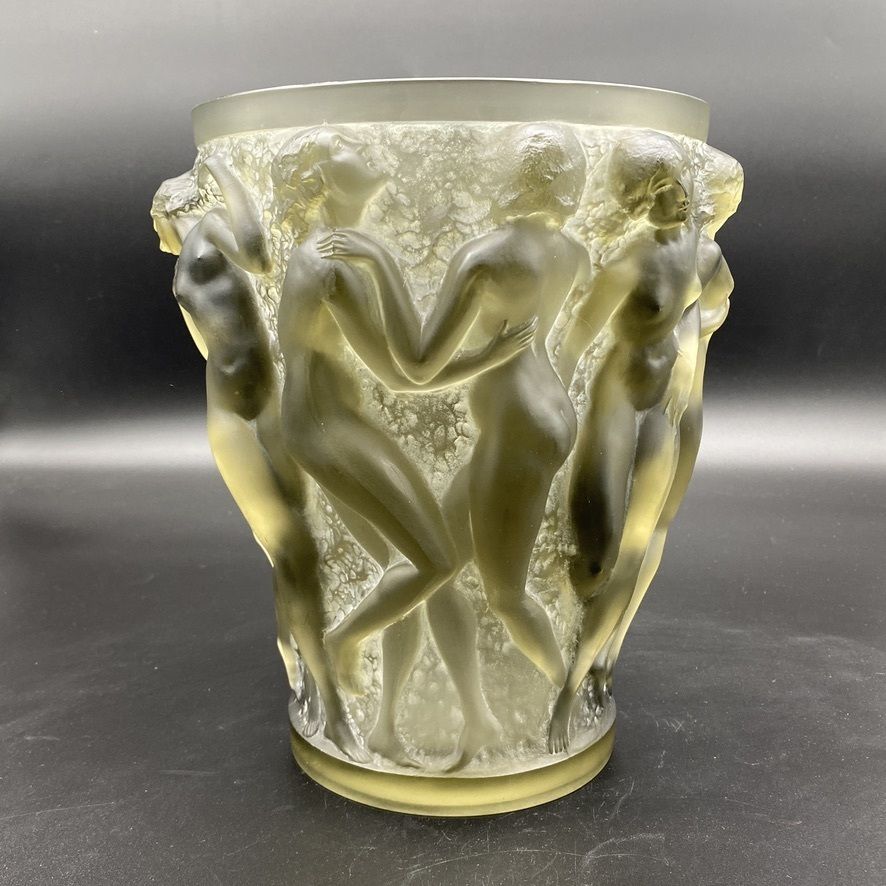One R.Lalique Bacchantes Vase In Grey And White Patinated Glass. photo vinterior