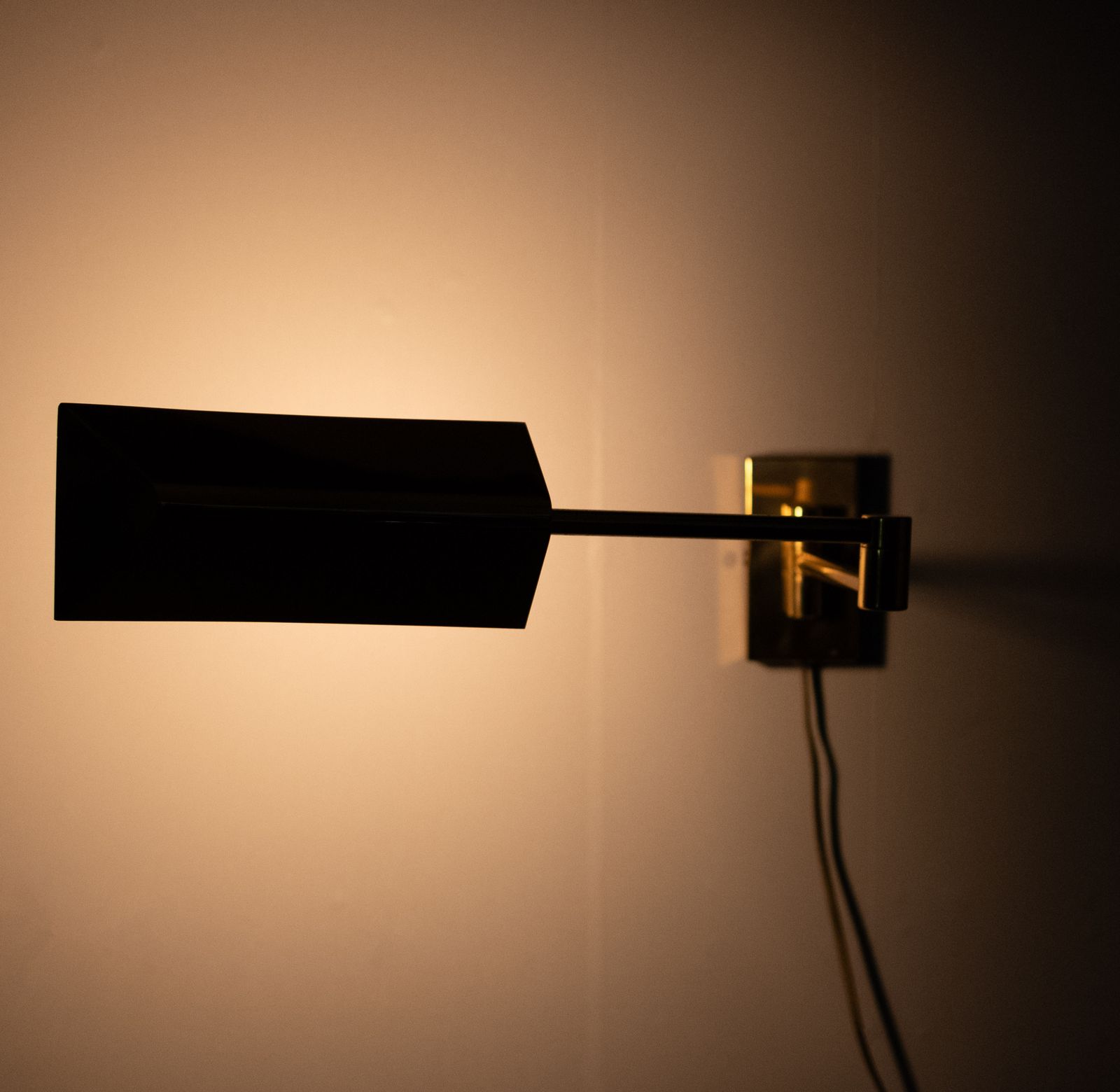 photo furniture Messing Zwenkarm Wandlamp Duitsland Jaren 1970