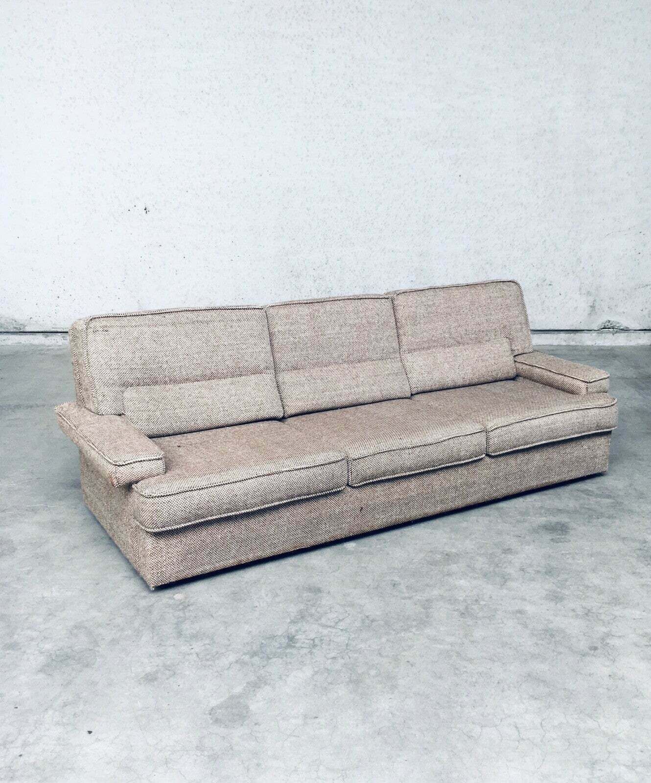 Mid Century Modern Design Bouclé 3 Zitsbank, Italië, Ca. Jaren 1970 photo furniture