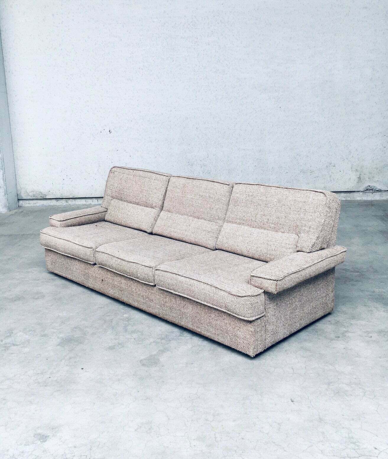 Mid Century Modern Design Bouclé 3 Zitsbank, Italië, Ca. Jaren 1970 photo Meubels