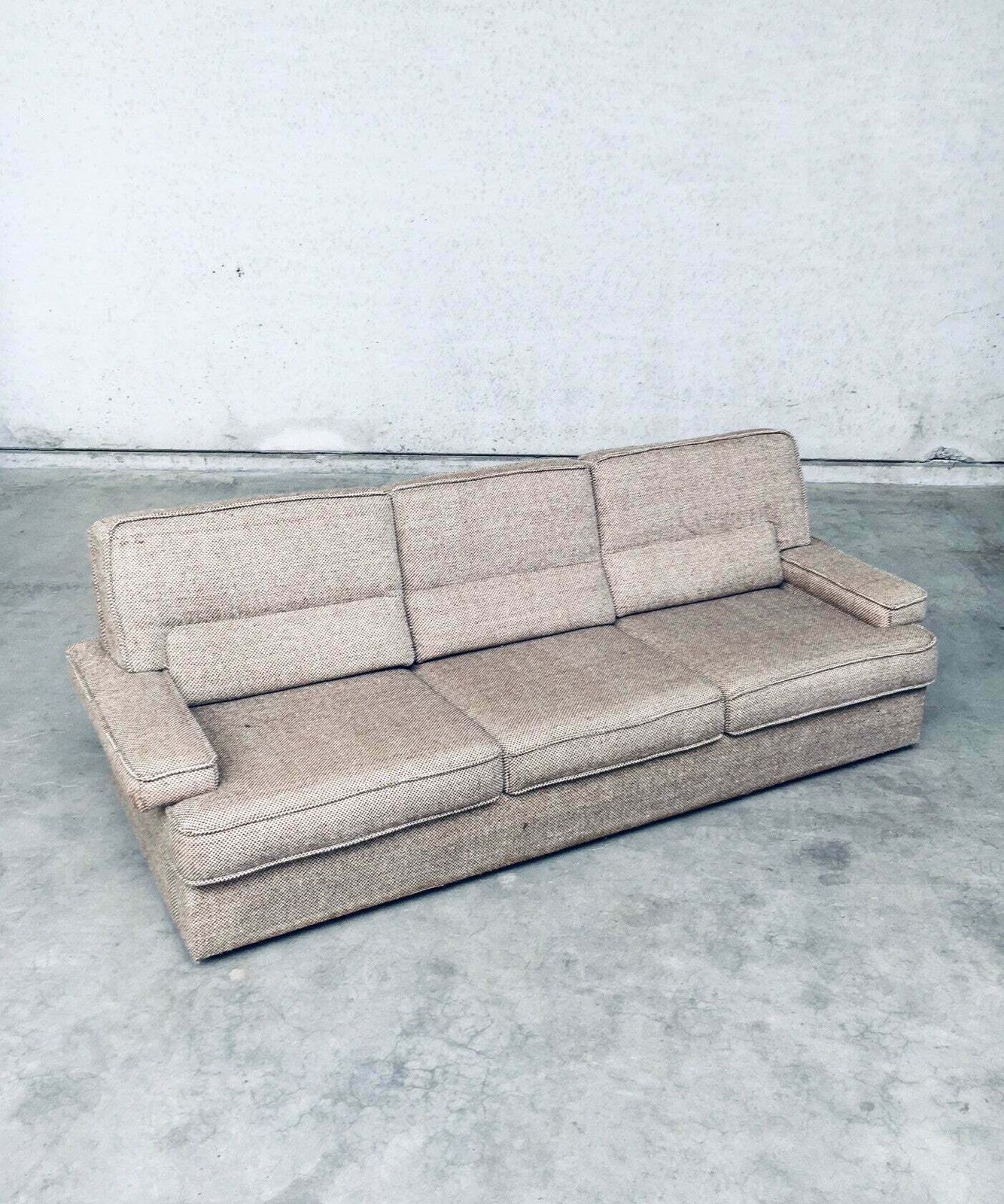 Mid Century Modern Design Bouclé 3 Zitsbank, Italië, Ca. Jaren 1970 photo 1900.0