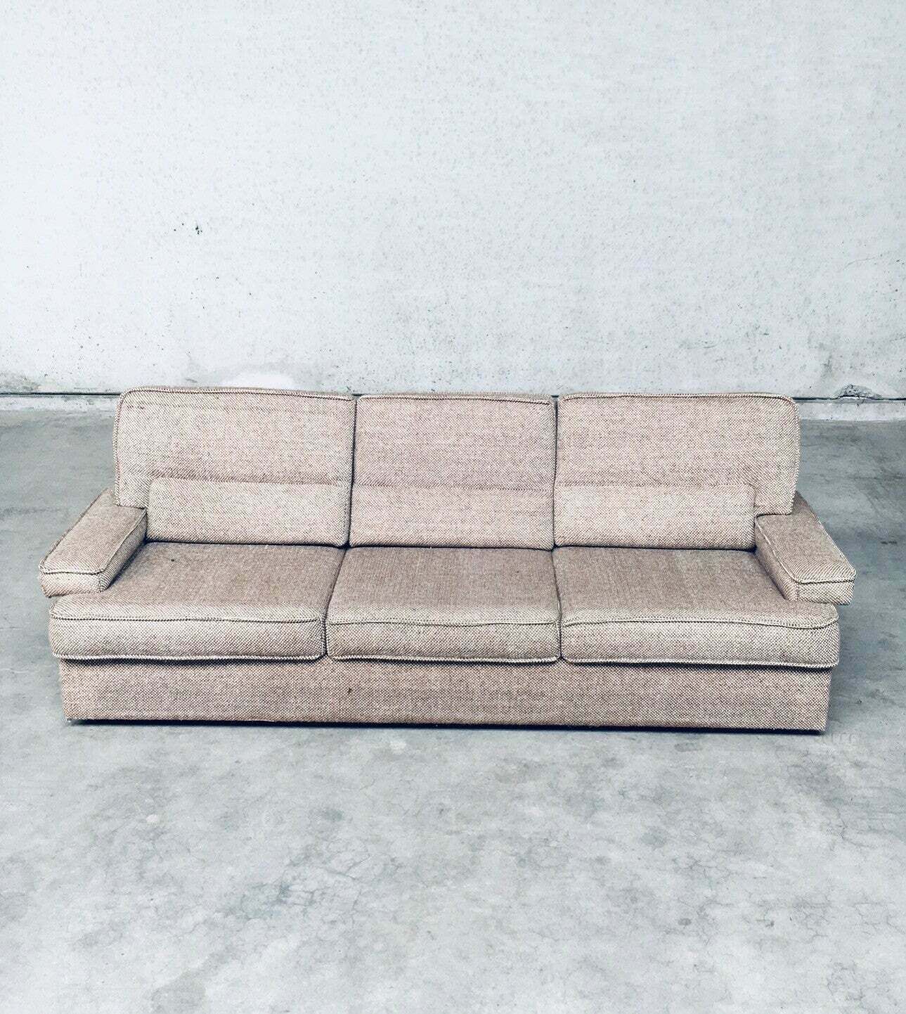 Mid Century Modern Design Bouclé 3 Zitsbank, Italië, Ca. Jaren 1970 photo vinterior