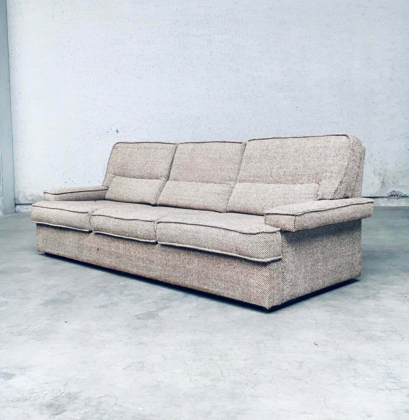 Meubels Mid Century Modern Design Bouclé 3 Zitsbank, Italië, Ca. Jaren 1970 photo