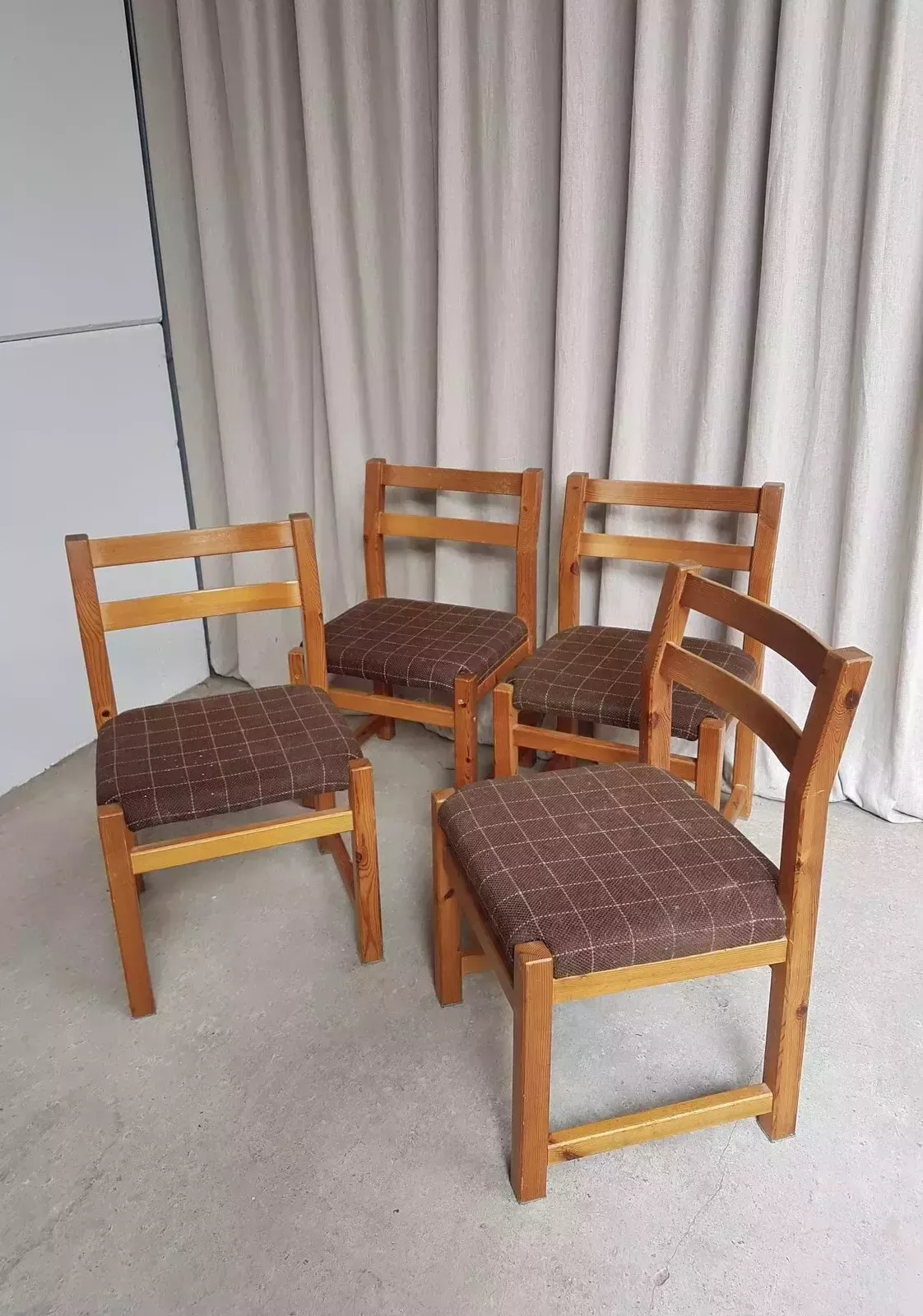 photo furniture Vtg Late Mid Century Danish Set Of 4 Solid Pine Brutalist Dining Chairs R439