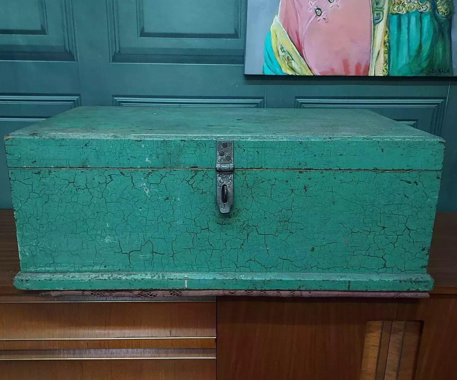 photo vinterior Vintage Large Carpenters Wooden Storage Chest   Coffee Table Tv 13"X 17"X 31"
