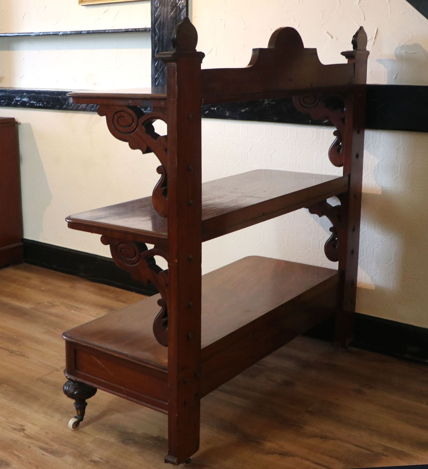 A Lovely Victorian Mahogany Buffet Or Dumb Waiter Shelf. photo vinterior
