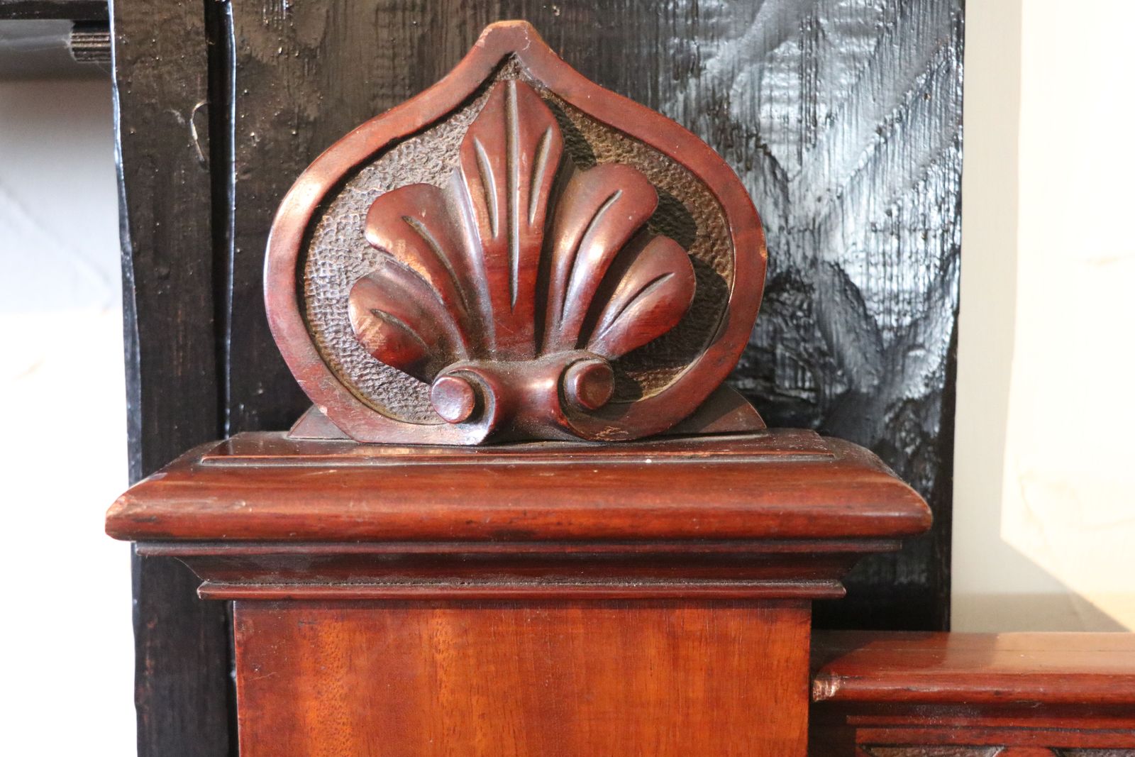 Furniture A Lovely Victorian Mahogany Buffet Or Dumb Waiter Shelf. photo