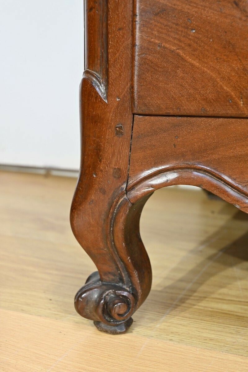 photo vinterior Nantaise Port Commode In Cuban Mahogany – 2nd Part 18th Century