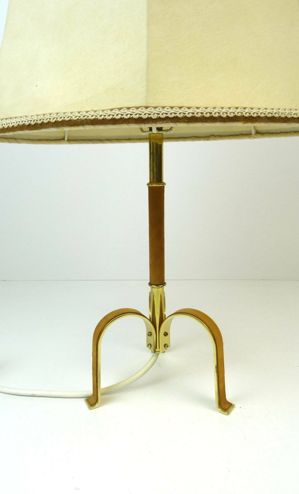 Beautiful Hollywood Regency Brass & Leather Desk Lamp By Vereinigte Werkstätten Munich photo 854.0