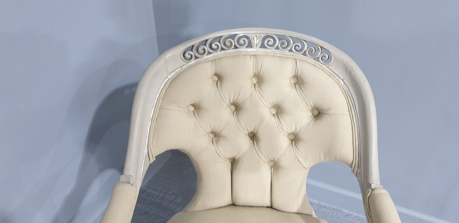 photo furniture Lovely English Painted And Silver Gilt Chair
