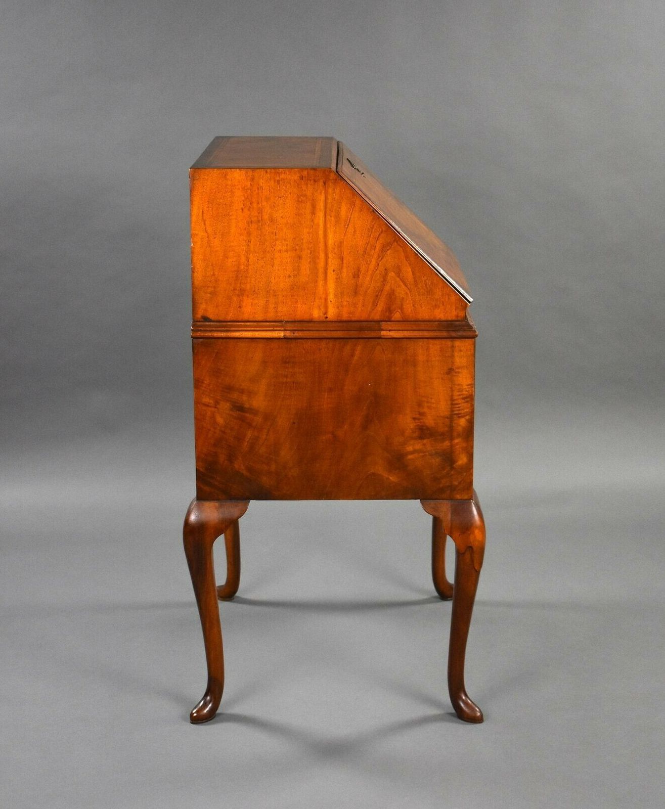 photo furniture Queen Anne Style 1930s Walnut Bureau