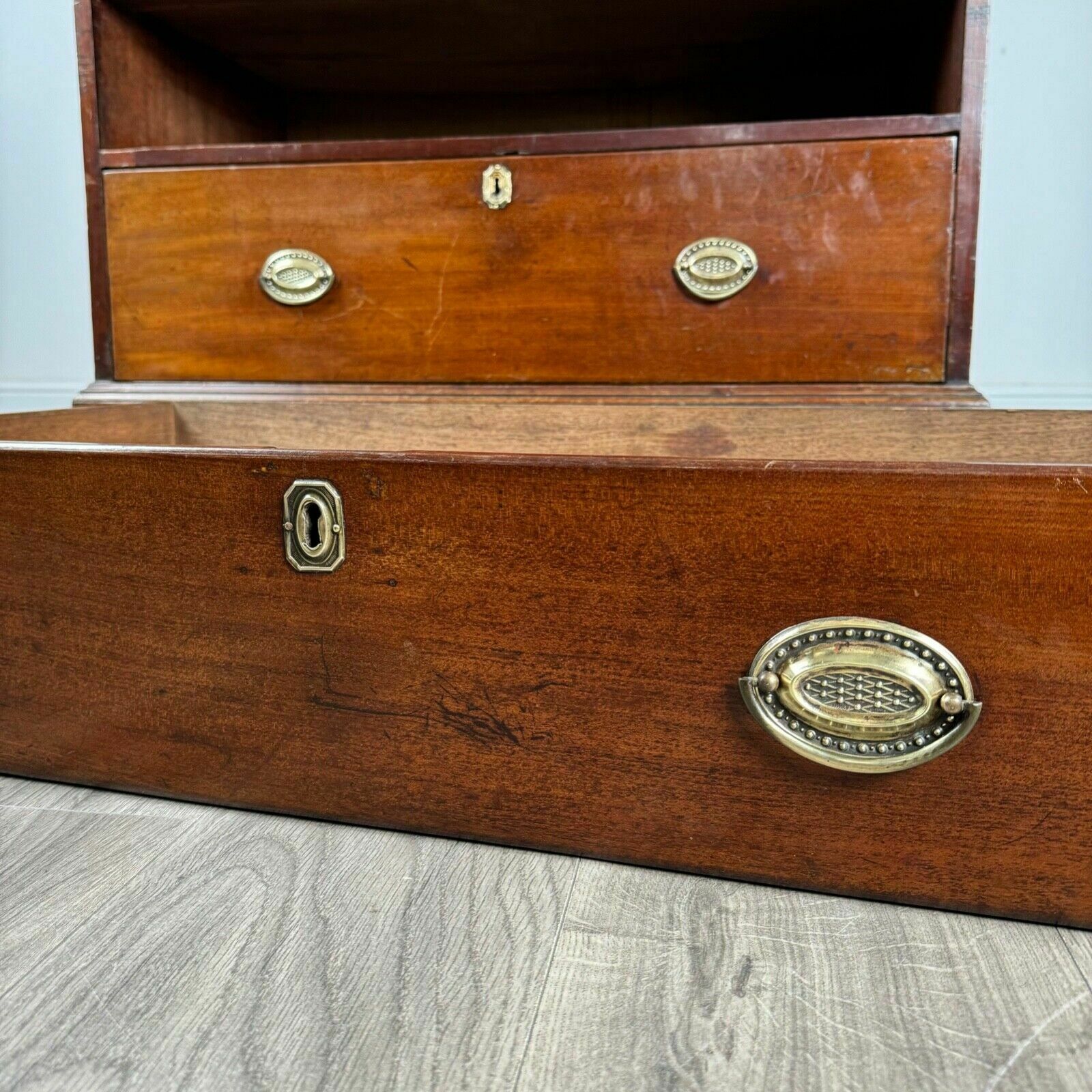 1850.0 Antique 18th Century Fine Quality Bureau Bookcase In Mahogany photo