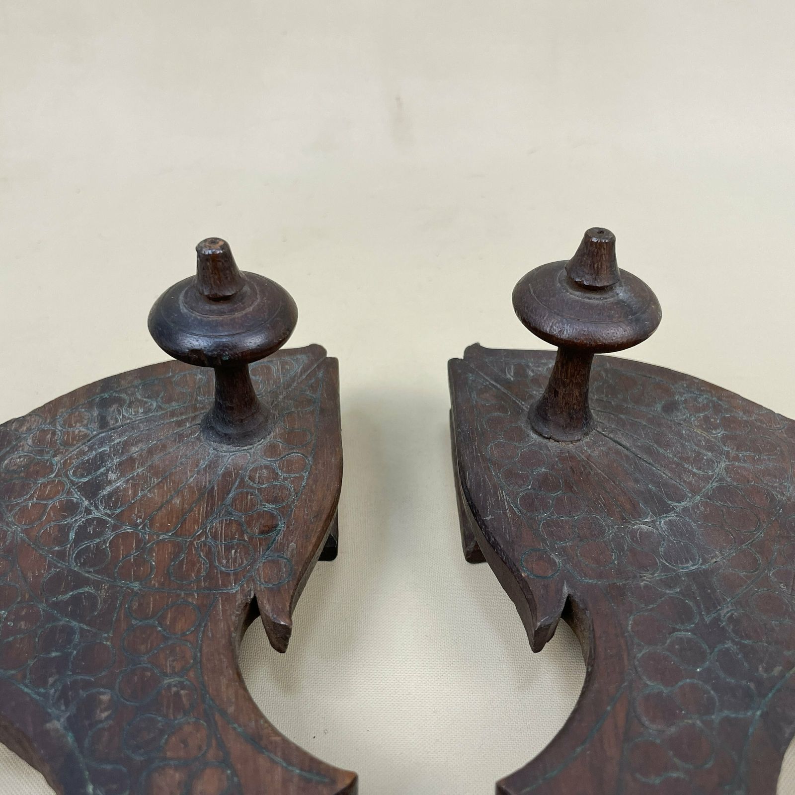 photo furniture Antique Indonesian Shoes Wooden Wall Coat Room Hanger Rack Hook Brown Hooks Mud Room Hallway Storage Hat Wood Fish Handmade Asian
