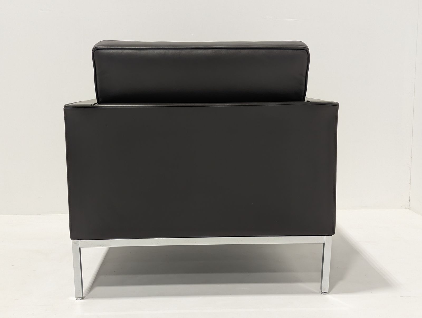 photo furniture Knoll Studio Sabrina Armchair, Modernist