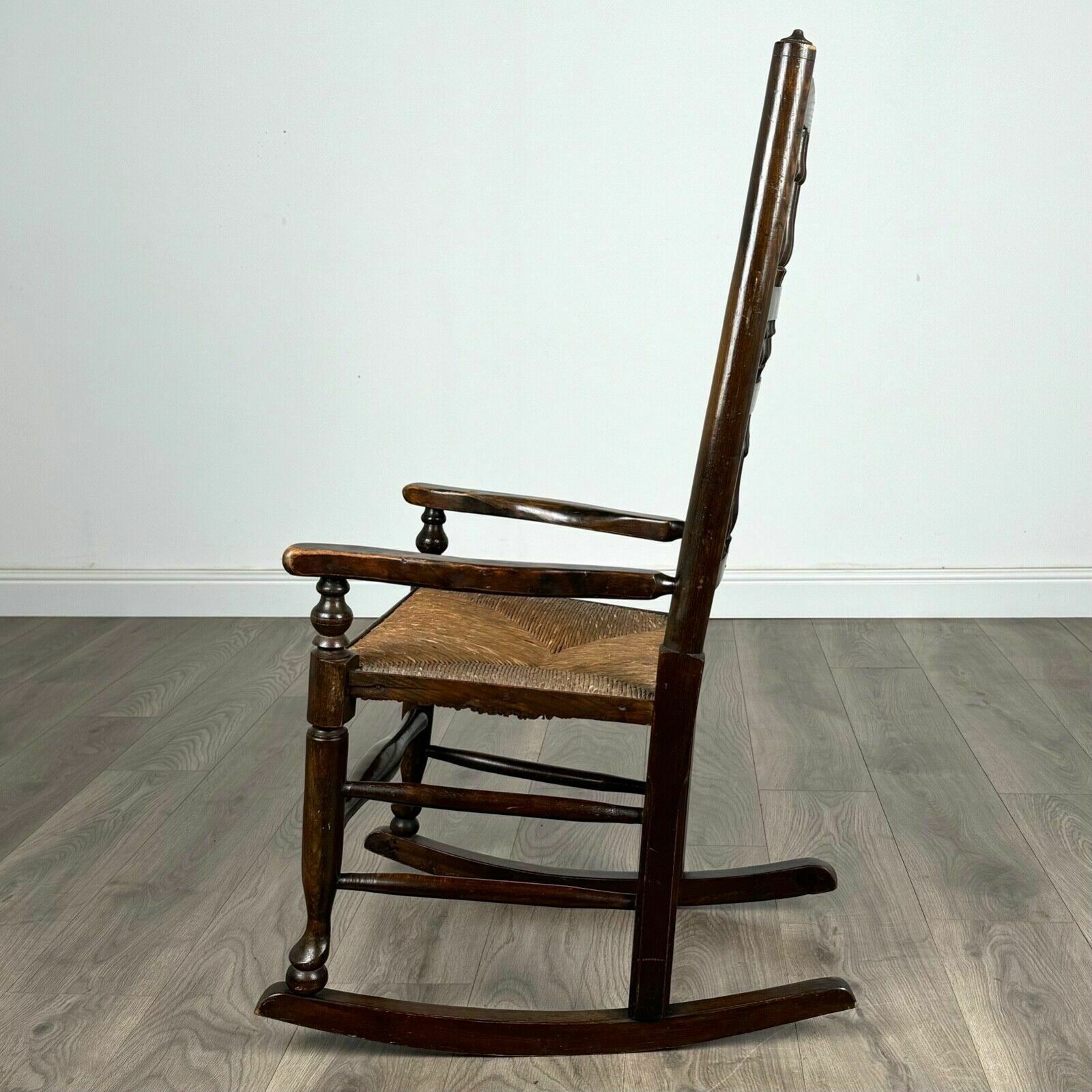 Antique 20th Century Rocking Chair In Oak photo furniture