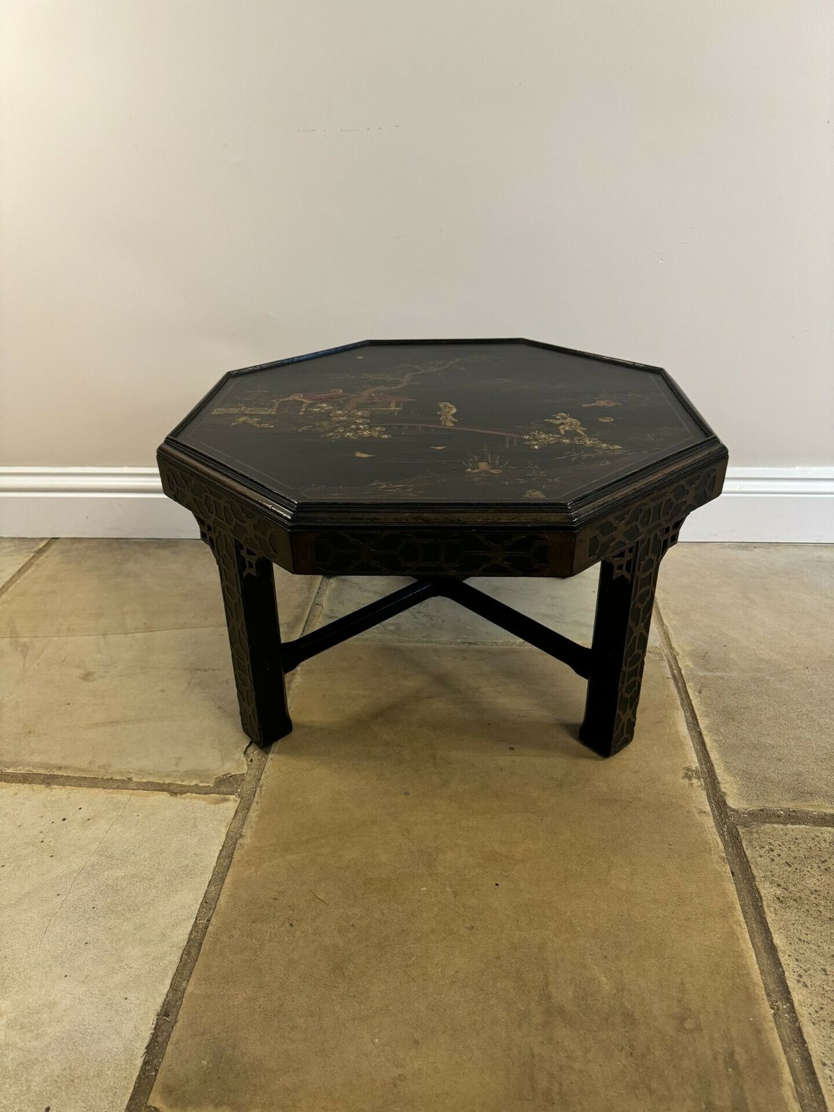 Wonderful Quality Antique Chinoiserie Decorated Coffee Table photo 985.0