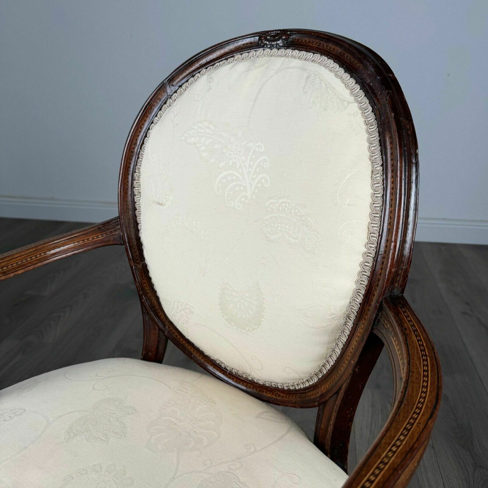 photo furniture Antique 18th Century Hepplewhite Open Armchair In Mahogany