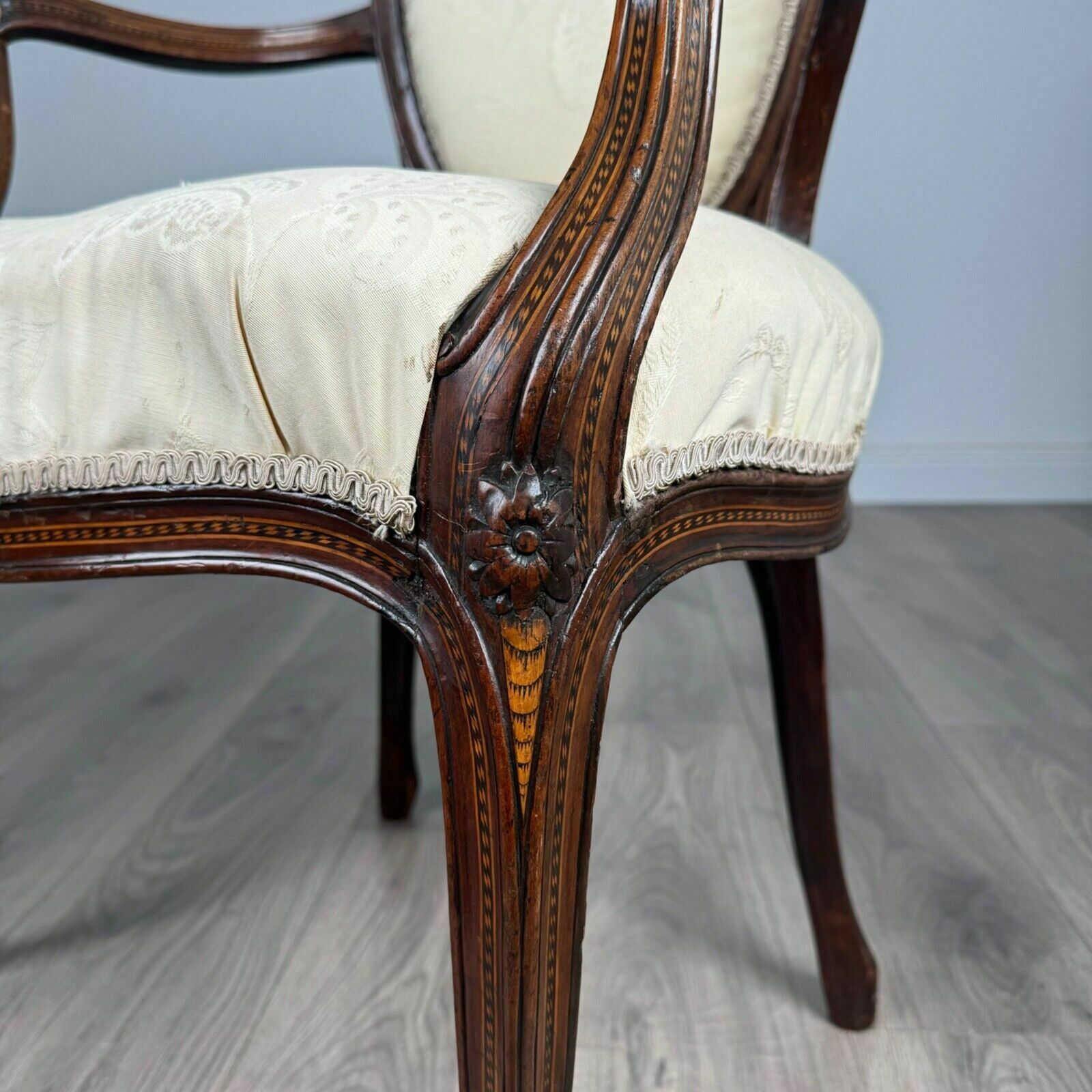 385.0 Antique 18th Century Hepplewhite Open Armchair In Mahogany photo