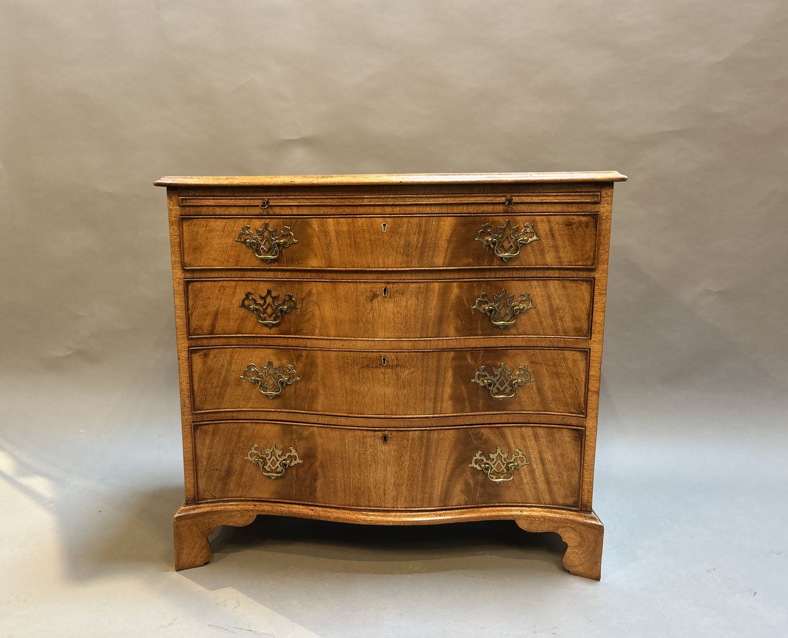 C19th Mahogany Chest Of Drawers Of Serpentine Outline photo 979.96