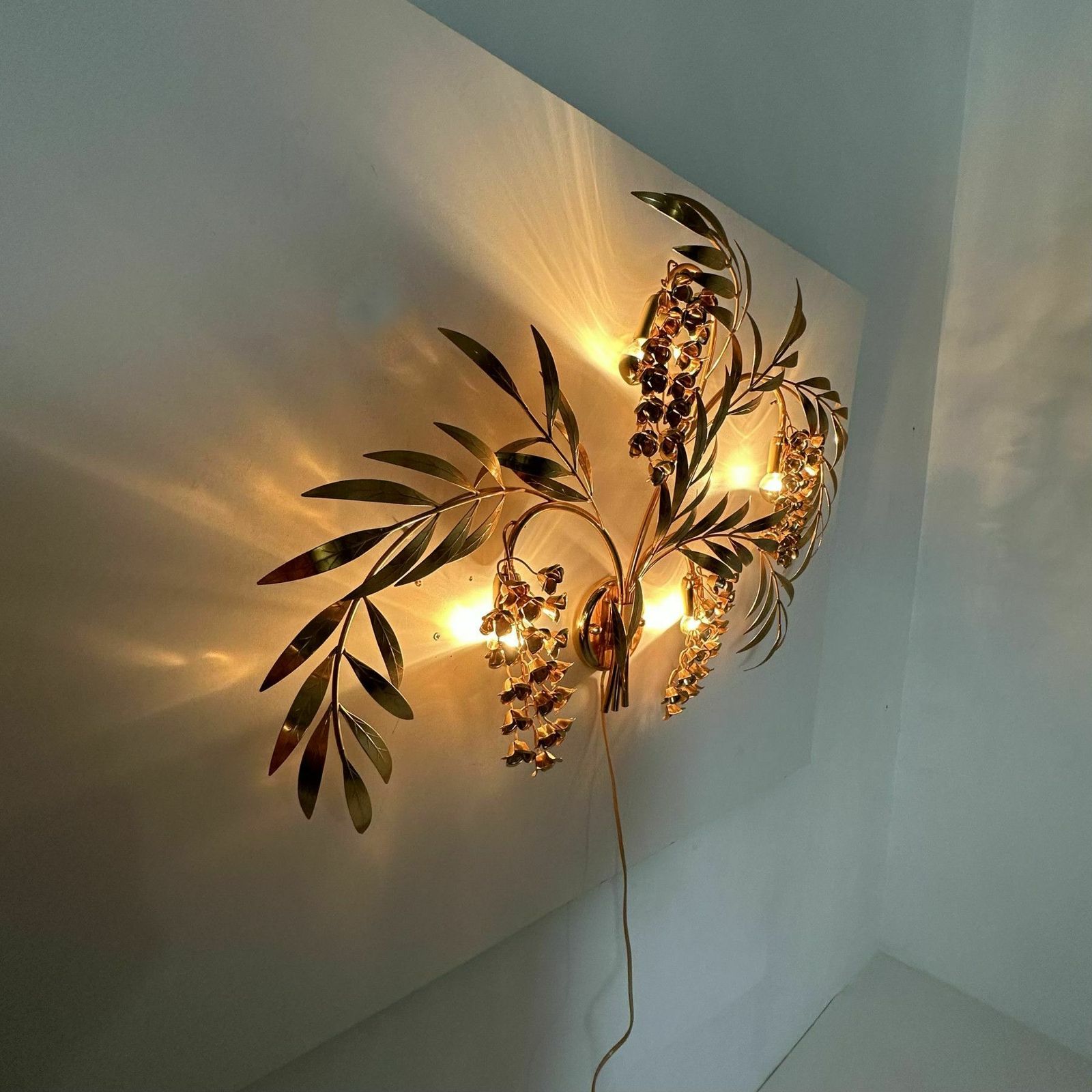 Grote Italiaanse Floraal Vergulde Wandlamp, Ca. Jaren 1970 photo buy