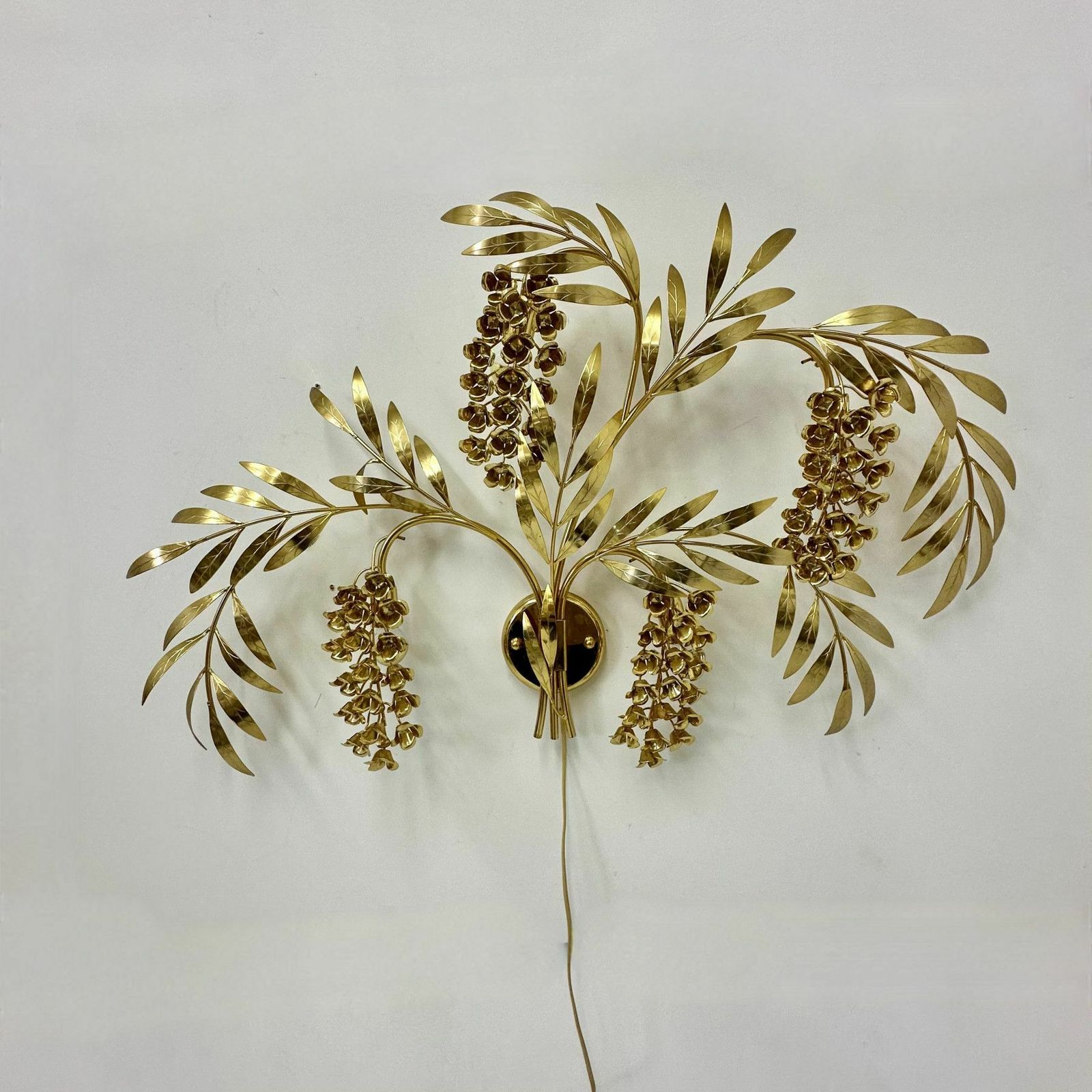 Verlichting Grote Italiaanse Floraal Vergulde Wandlamp, Ca. Jaren 1970 photo