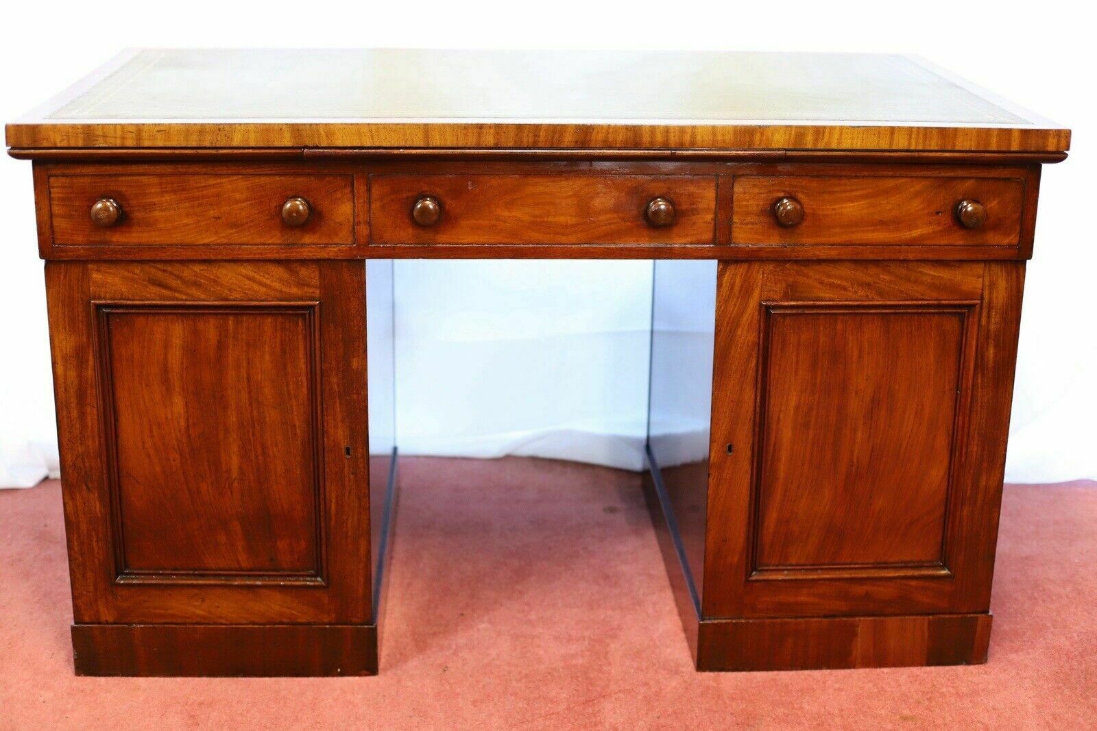 photo vintage Stunning Victorian Mahogany Partners Pedestal Desk