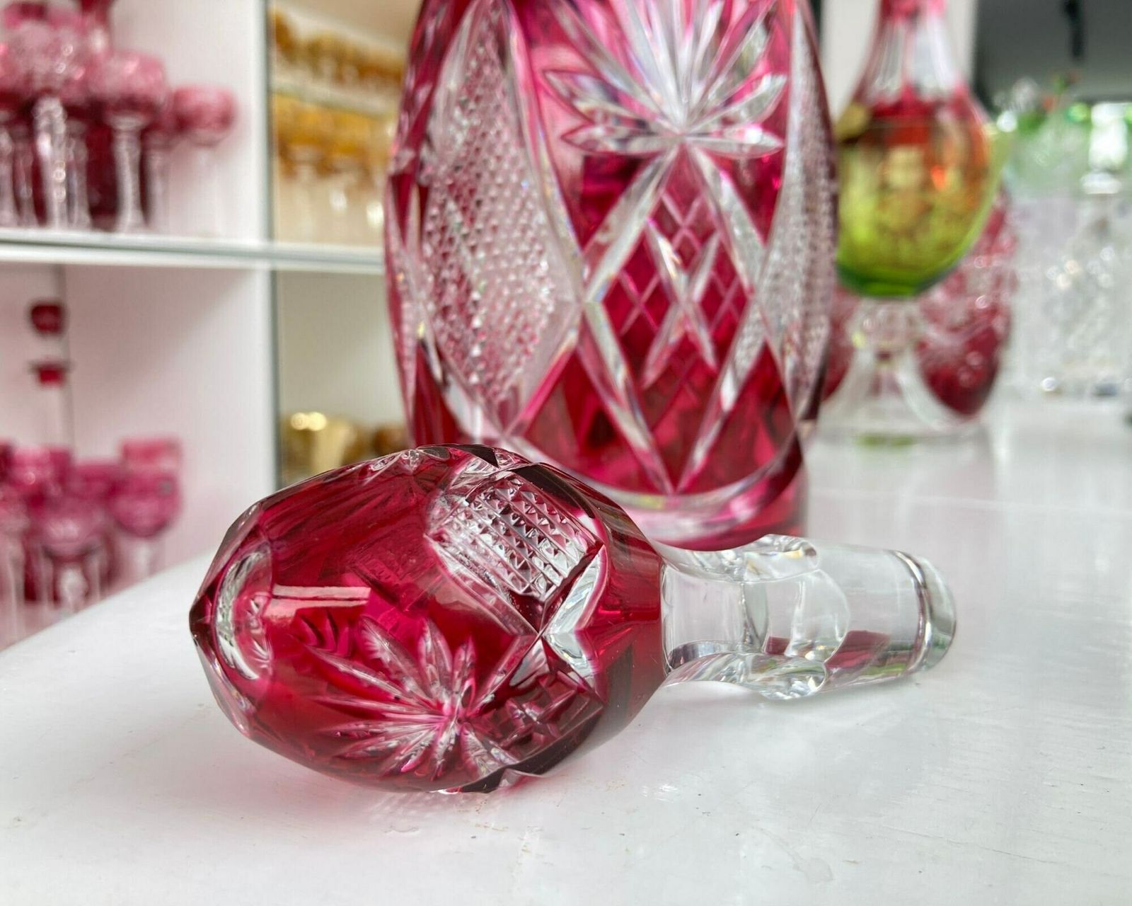 Val Saint Lambert Karaf | Rood Overlay Kristal | Geslepen Kristal | Gesigneerd photo 437.0