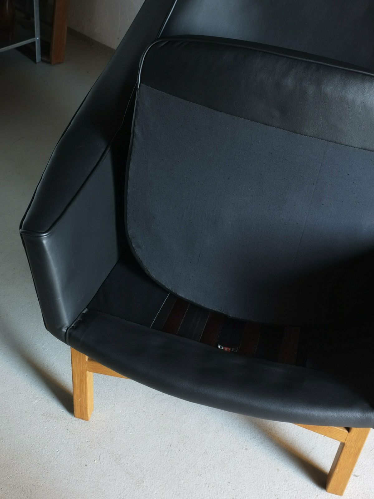 photo furniture Ib Kofod Larsen Leather Oak Easy Chair | Ope Sweden | 1960s