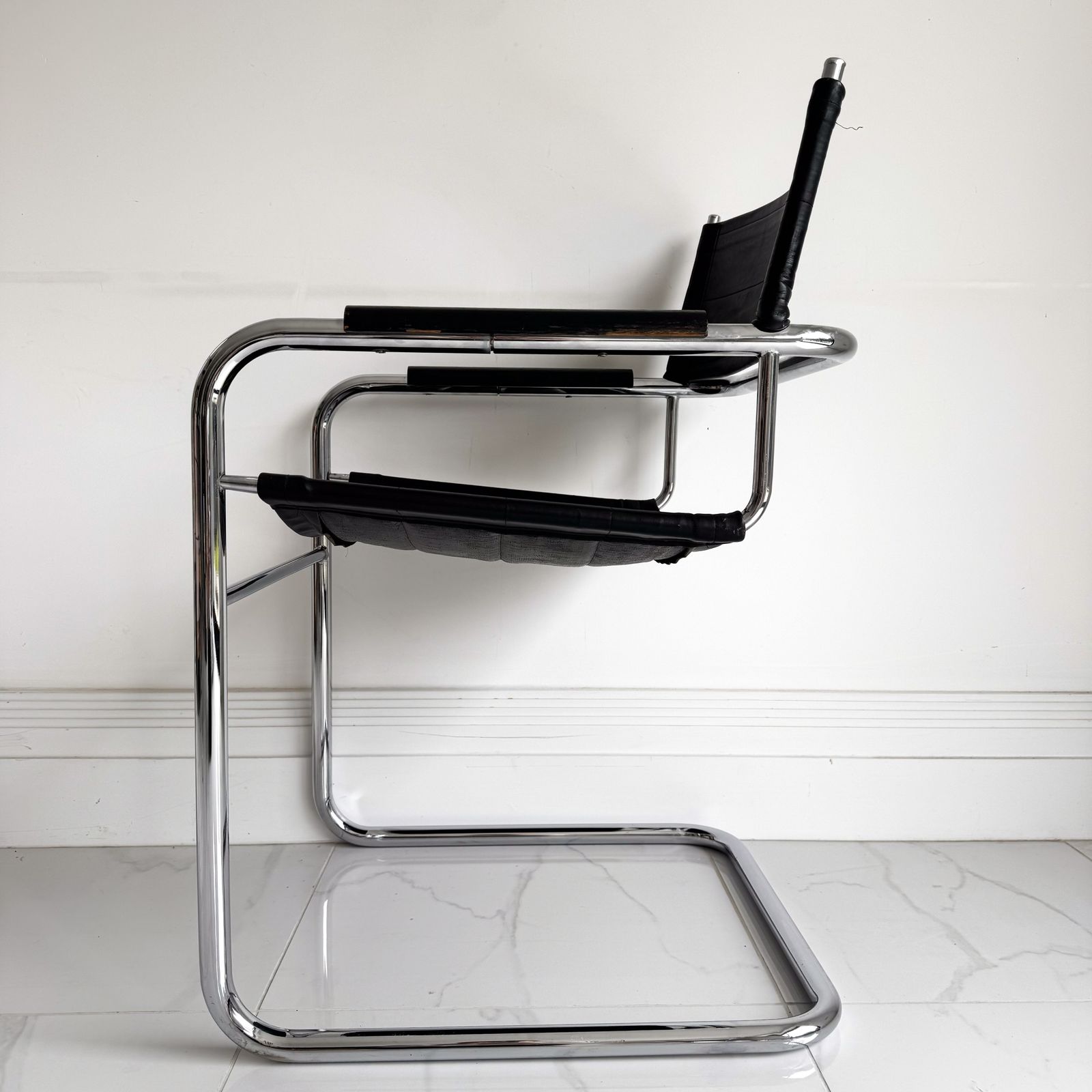 20th Century Italian Quilted Leather Cantilever Chair In Black photo vintage