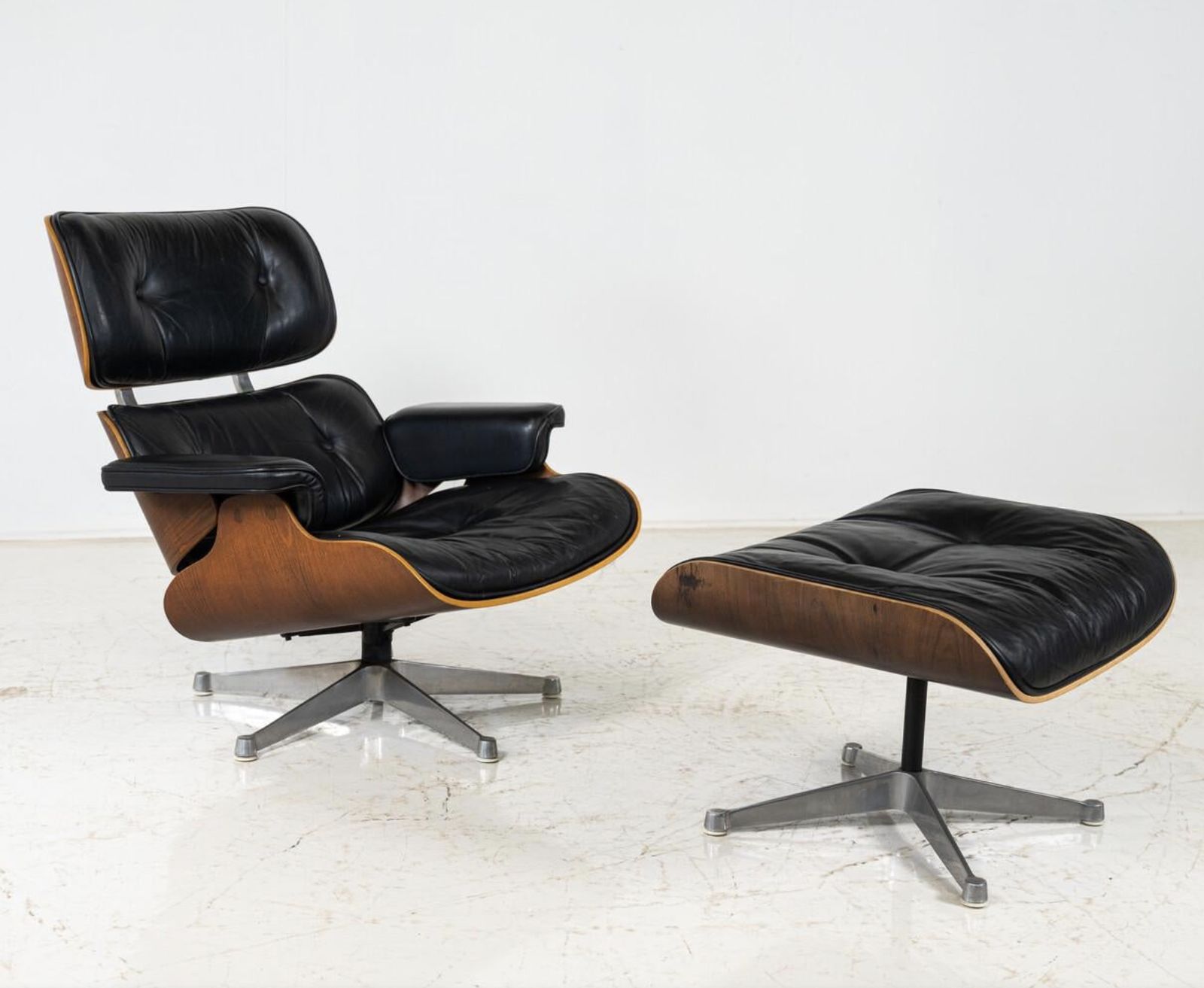 Mid Century Lounge Chair And Ottoman By Charles & Ray Eames For Herman Miller photo 8950.0
