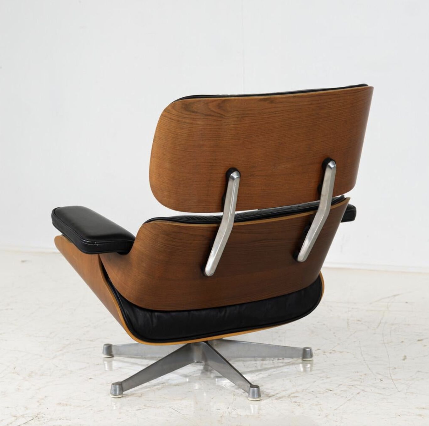 Mid Century Lounge Chair And Ottoman By Charles & Ray Eames For Herman Miller photo vintage
