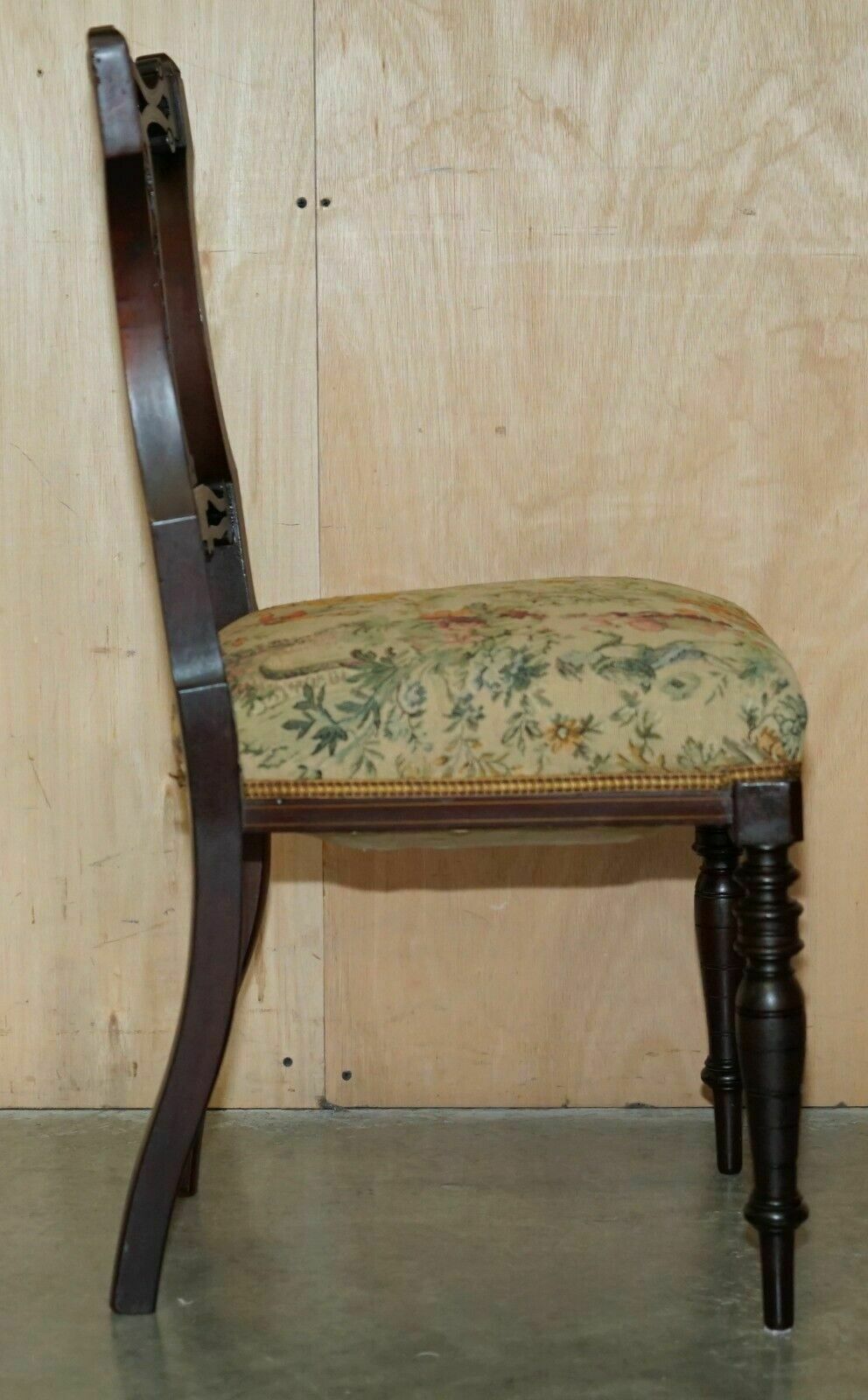 photo vinterior Pair Of Antique Victorian Rosewood Salon Chairs With Stunning Inlaid Back Panels