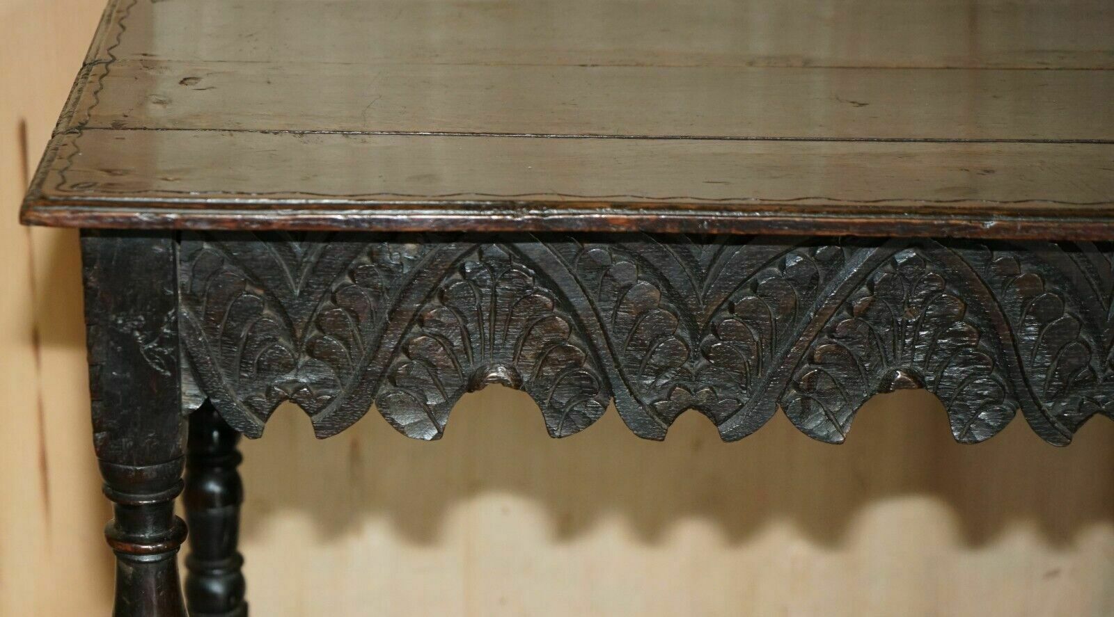photo vintage Antique English 18th Century Jacobean Centre Table With Ornately Carved Apron