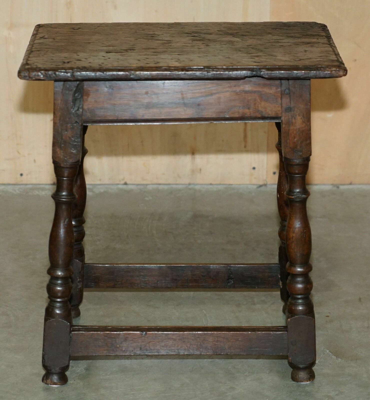 photo vinterior 17th Century Antique English Oak Side End Lamp Wine Table Lovely Patinated Top