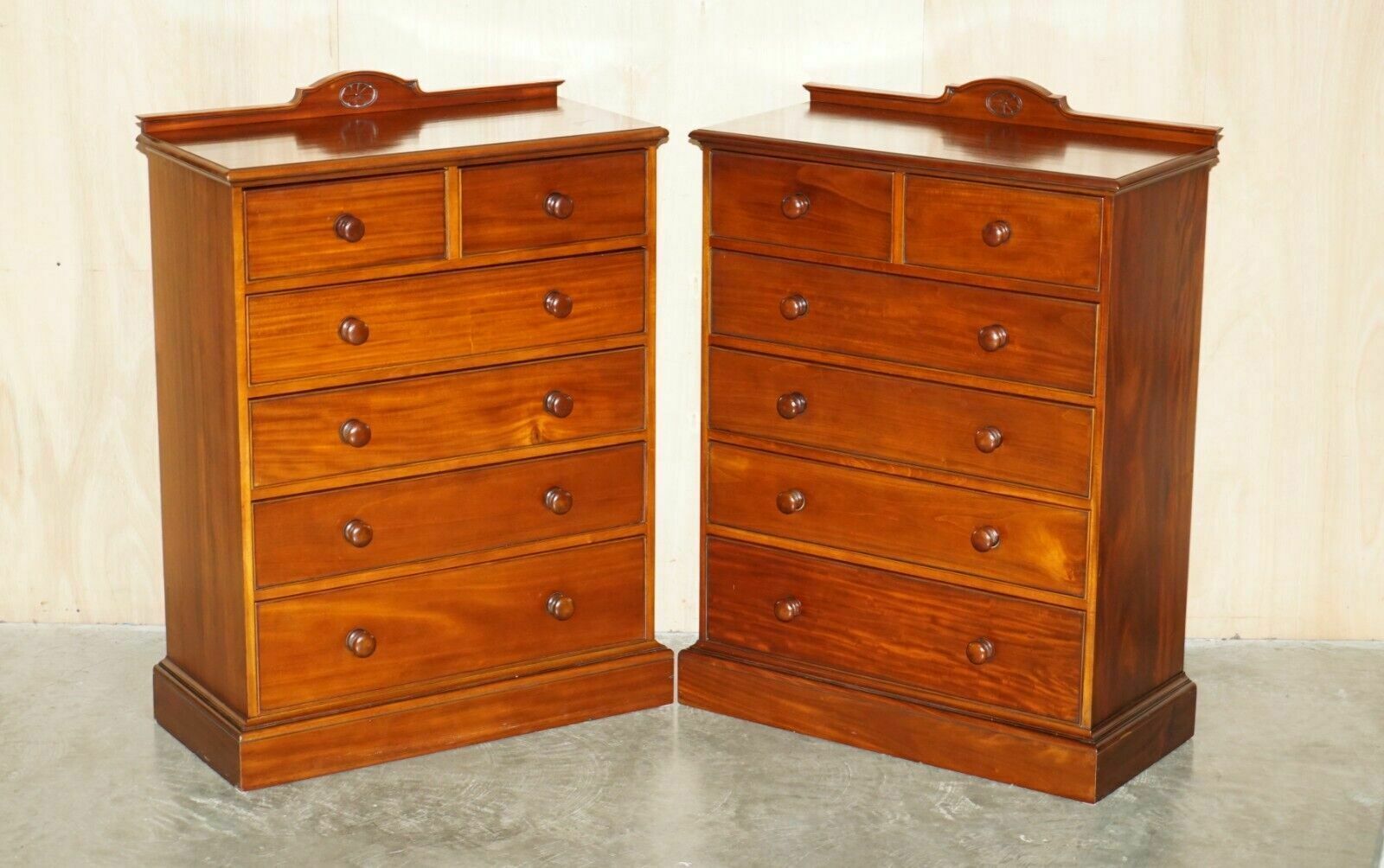 Exquisite Pair Of Vintage Flamed Mahogany Chest Of Drawers Part Of A Suite