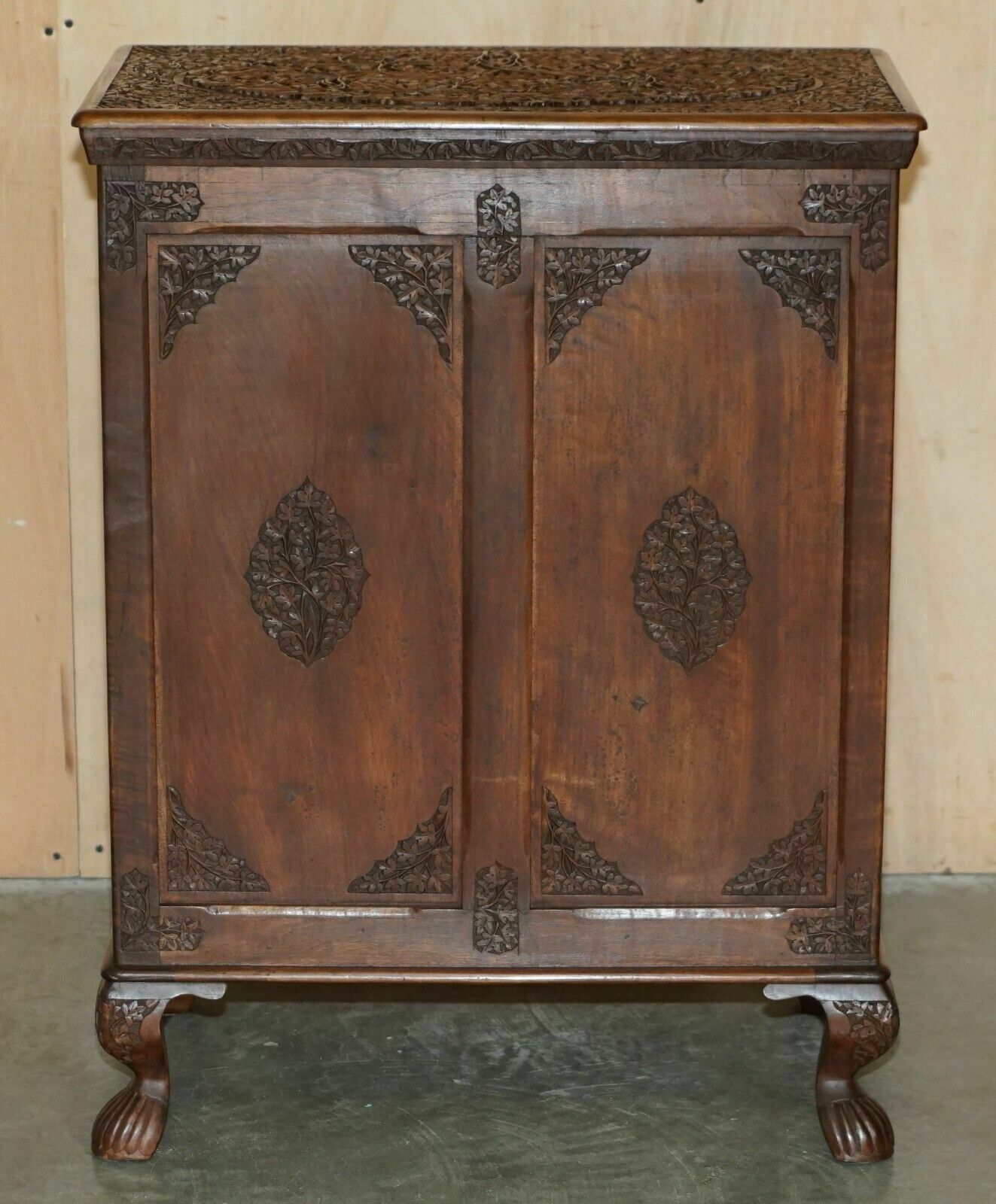 photo vintage Antique Ornately Carved British Colonial Burmese Drinks Cabinet Bar With Key