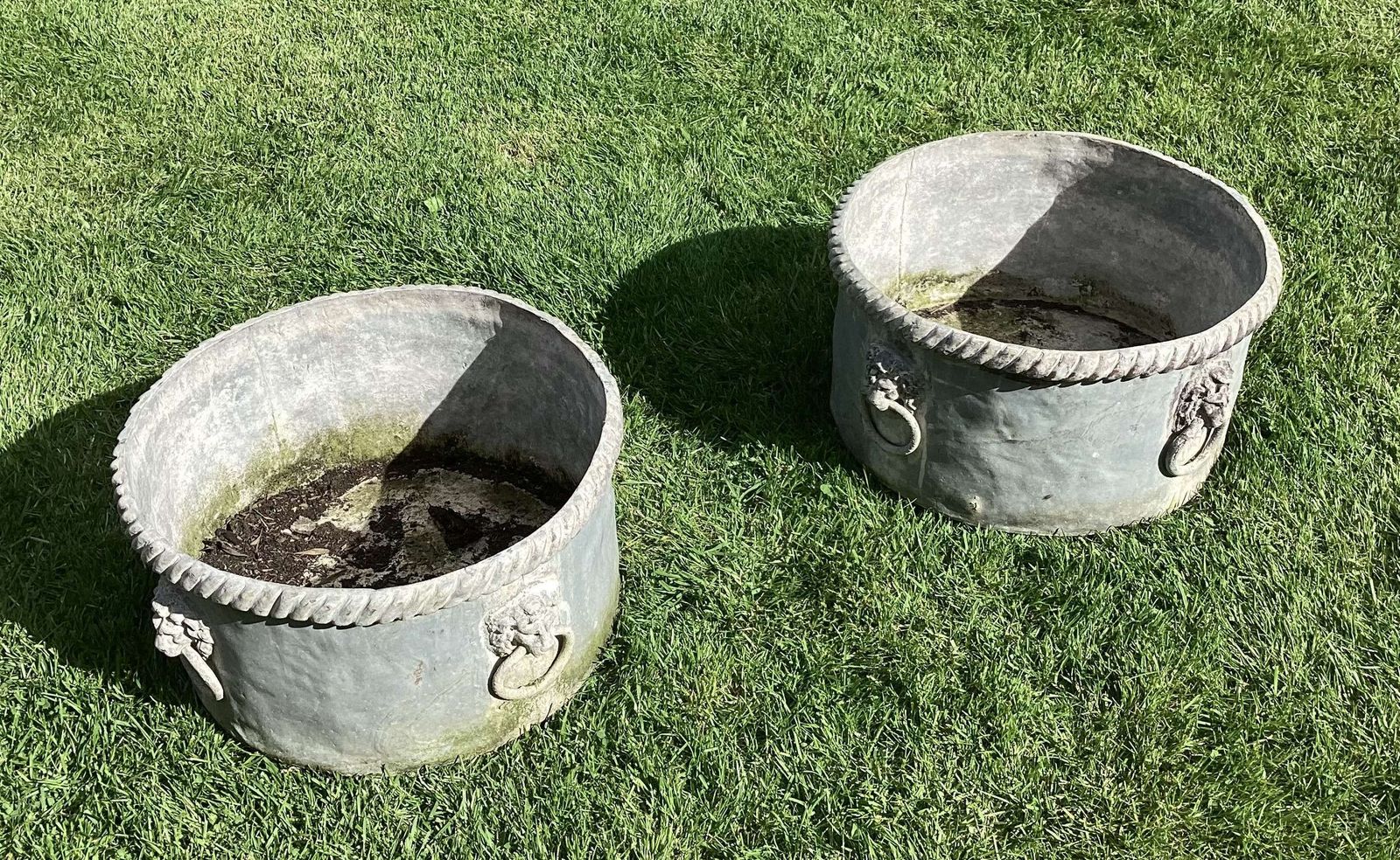 photo vintage A Significant Regency Pair Of Lead Planters / Jardinieres