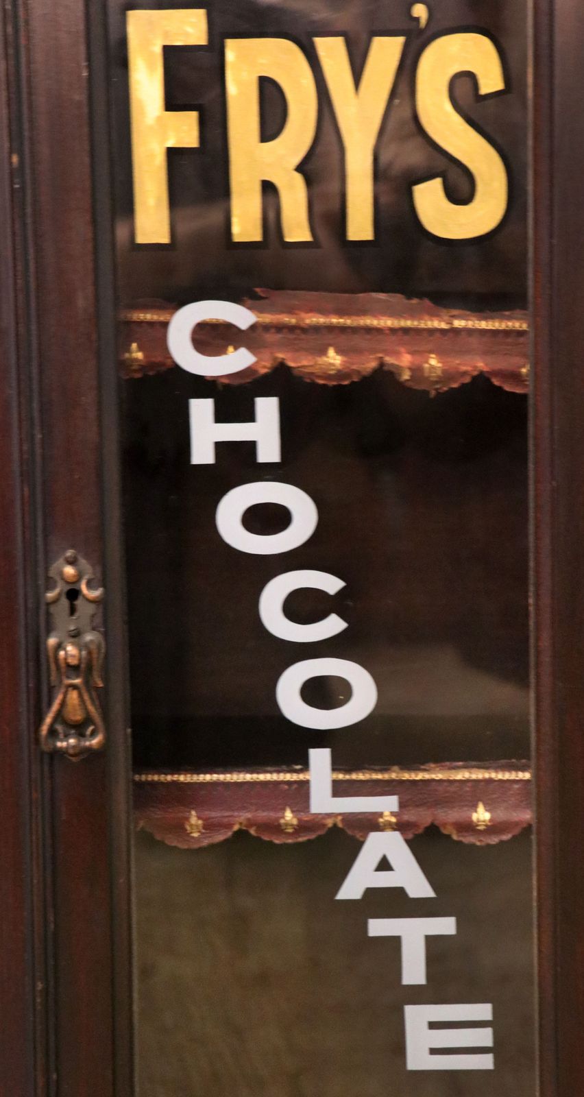 A Very Nice Victorian Glazed Shopfitting Cabinet, Hand Sign Written With Advertising For Fry’s Chocolate, photo vintage