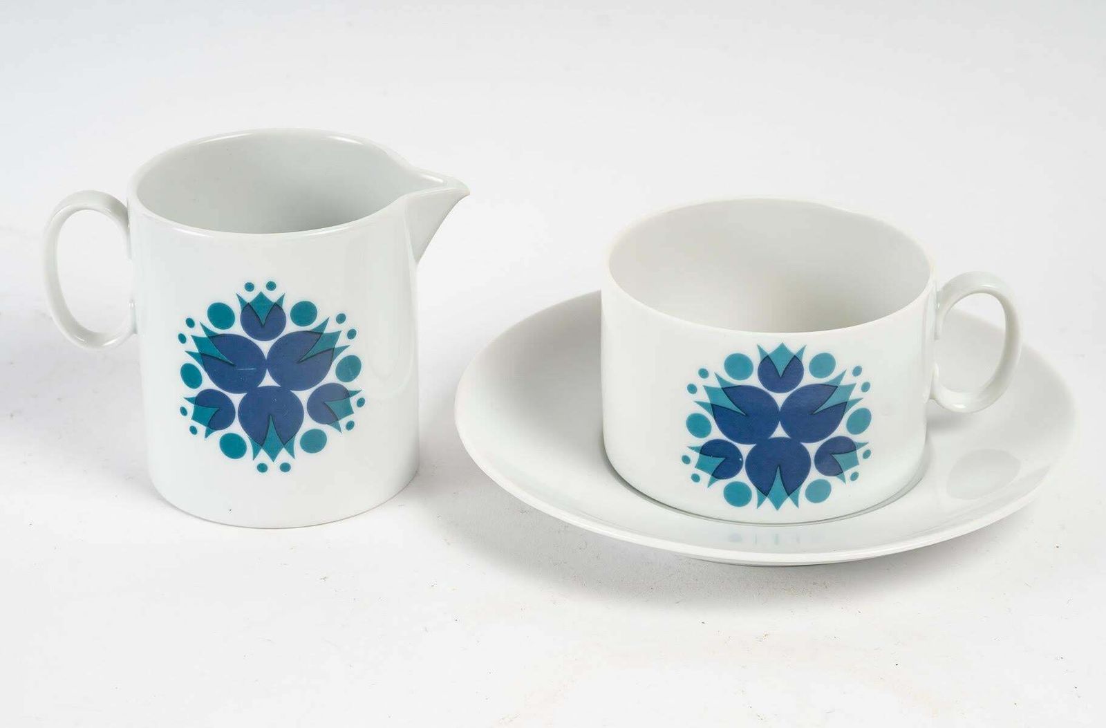 4 Porcelain Cups And Saucers From The 1960s By Maison Thomas. photo for sale