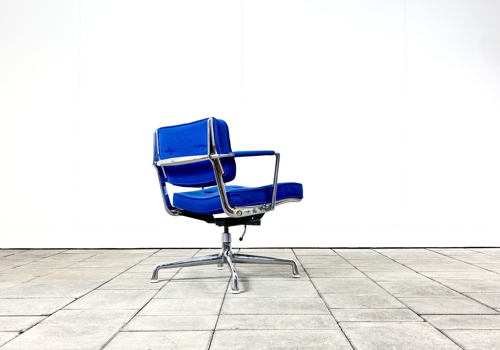 Es102 Intermediate Chair Designed By Charles &Ray Rames For Herman Miller 1960ies photo 3200.0