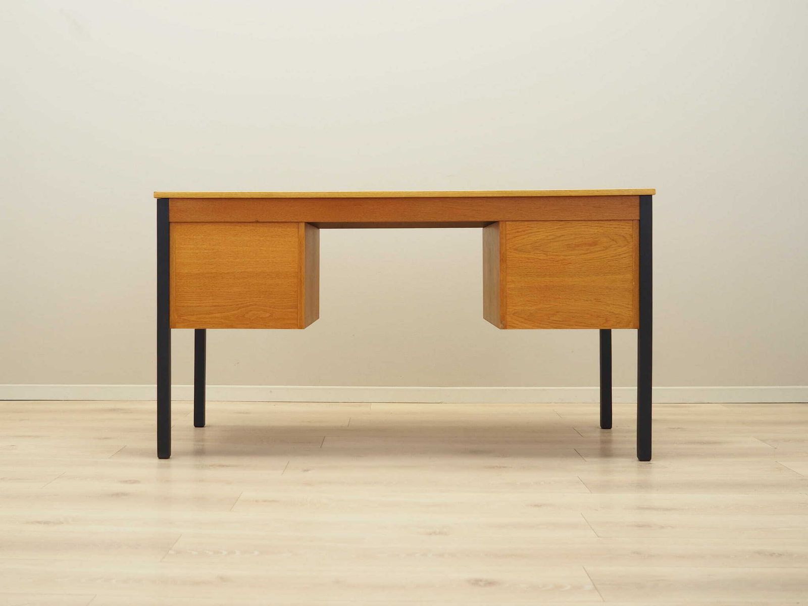 photo vinterior Ash Desk, Danish Design, 1970s, Manufacturer: Domino Møbler