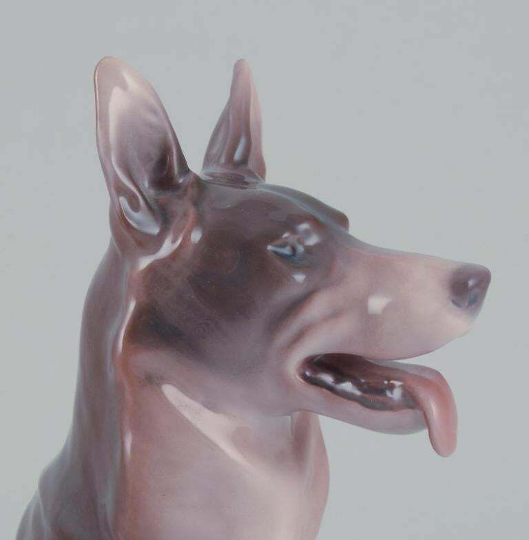 Bing & Grøndahl, Porcelain Figurine Of A Sitting German Shepherd. photo vinterior