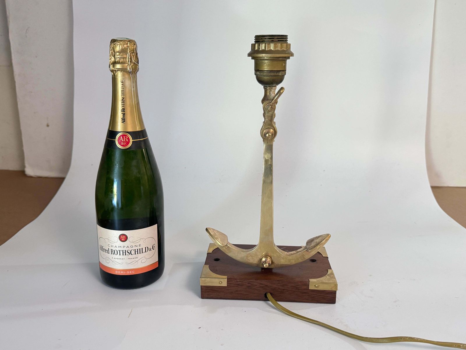 photo furniture Marine Table Lamp With An Anchor In Gold Colored Brass Circa 1960 France