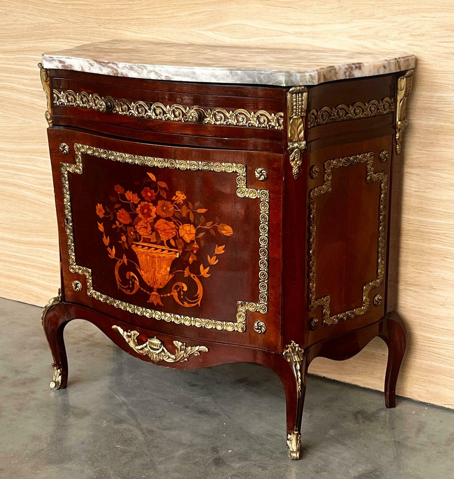 Buffet de style Louis XV à marqueterie florale, avec tiroir et porte photo Mobilier