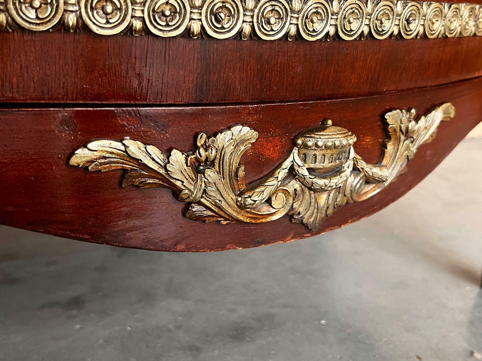 photo vinterior Buffet de style Louis XV à marqueterie florale, avec tiroir et porte