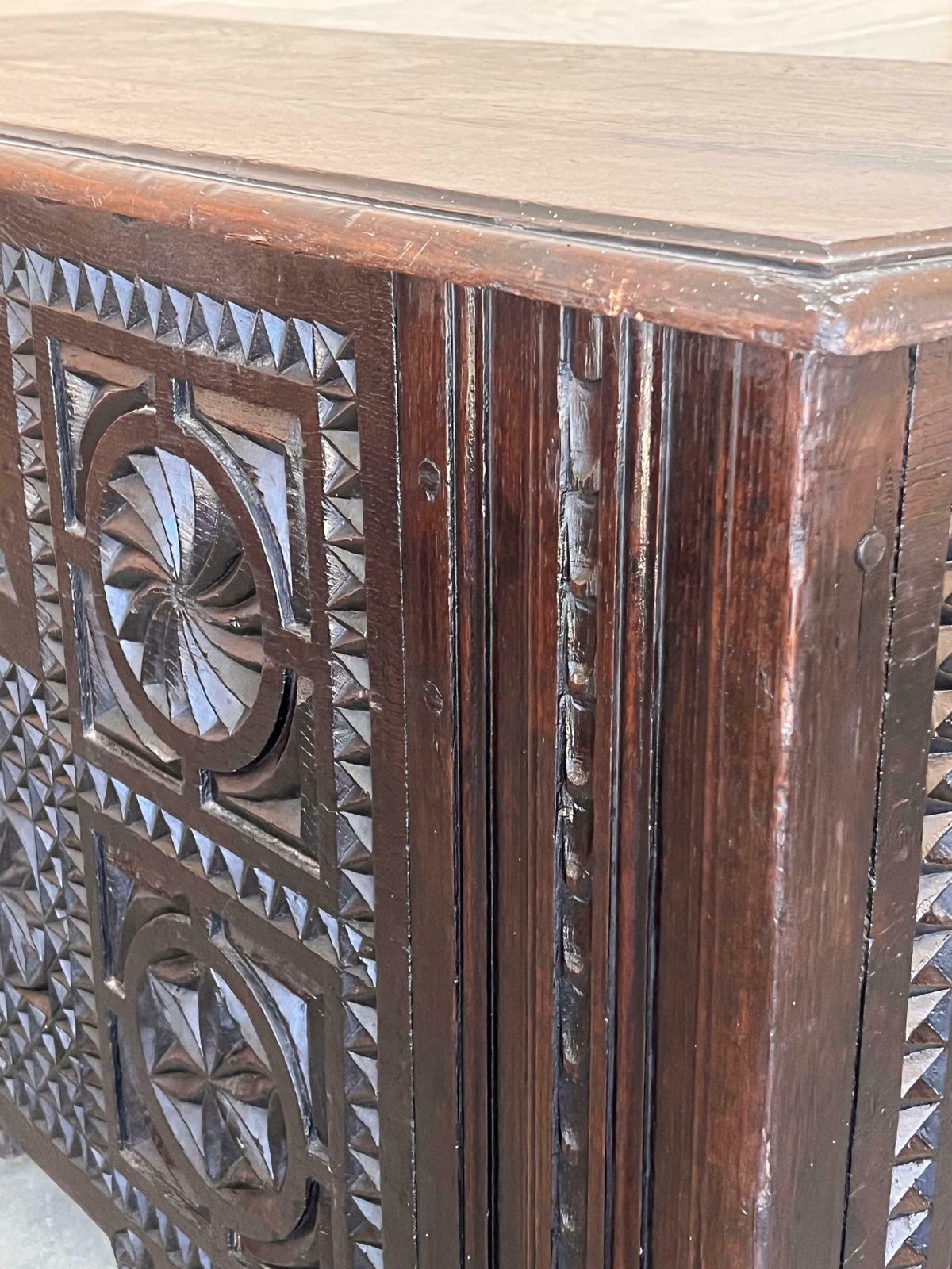 Mobilier Table à manger tréteau espagnole en pin, pieds en lyre, XXe siècle photo
