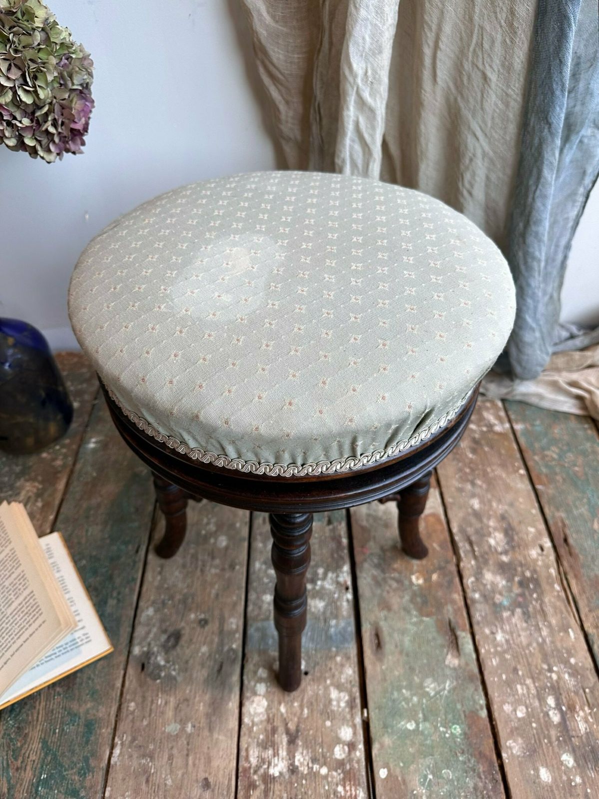 Antique English Mahogany Rise And Fall Piano Stool In Mahogany Dating 1890 photo Furniture