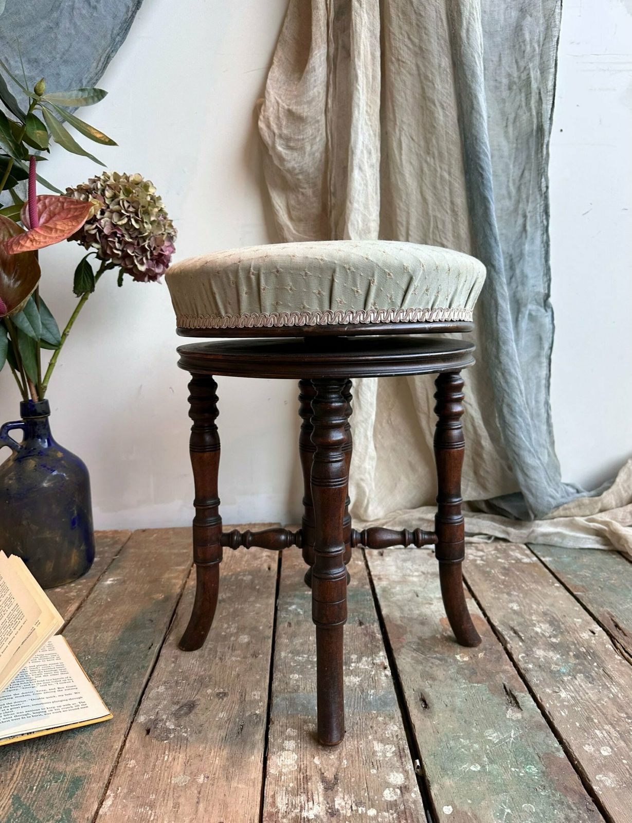 Antique English Mahogany Rise And Fall Piano Stool In Mahogany Dating 1890 photo 138.0