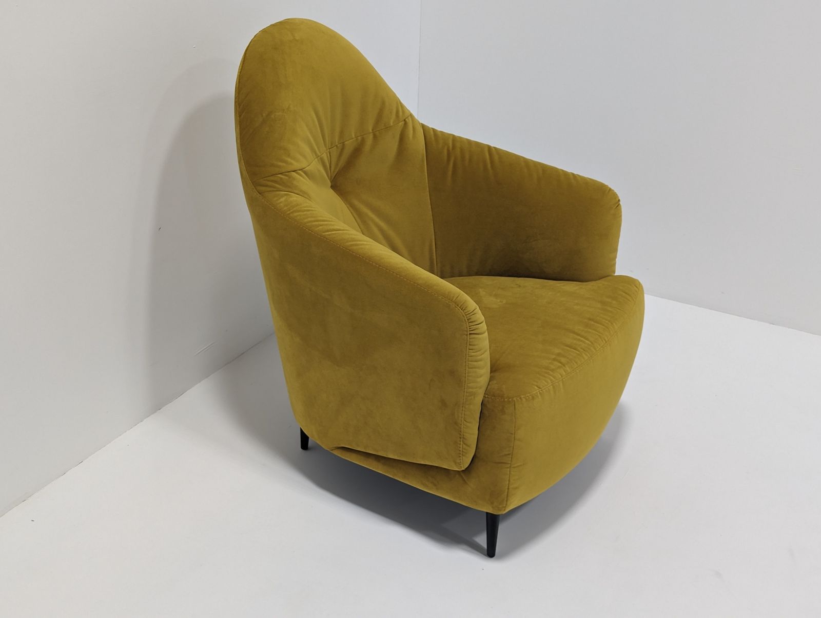photo vinterior Golden Velvet Yellow Armchair