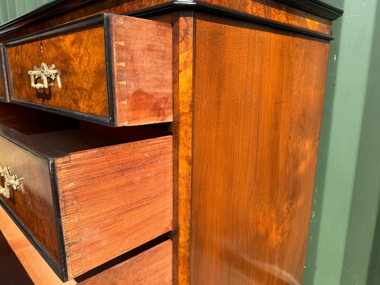 photo vintage Stunning Quality 19th Century Burr Walnut Chest Of Drawers